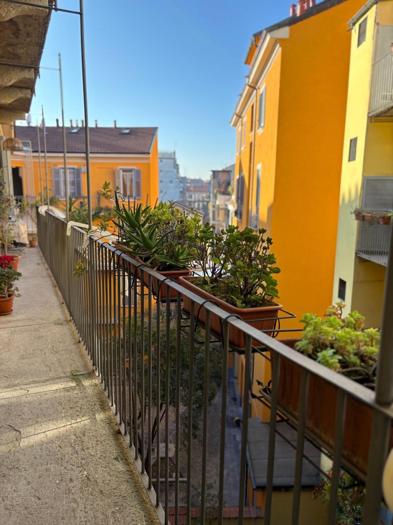 La Vecchia Milano-les Nubles Vannucci - Il Ballatoio E Il Cortile Milão
