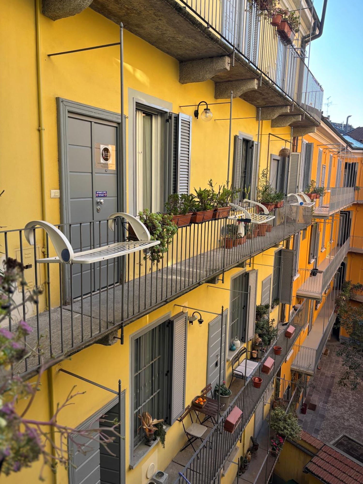 La Vecchia Milano-les Nubles Vannucci - Il Ballatoio E Il Cortile Milão
