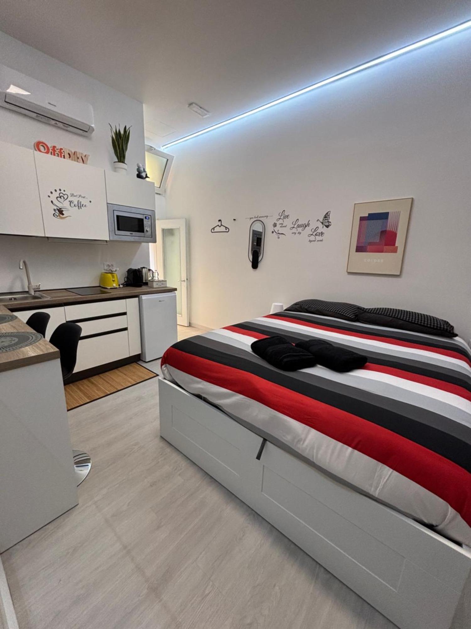 La Vecchia Milano-les Nubles Vannucci - Il Ballatoio E Il Cortile Apartamento *